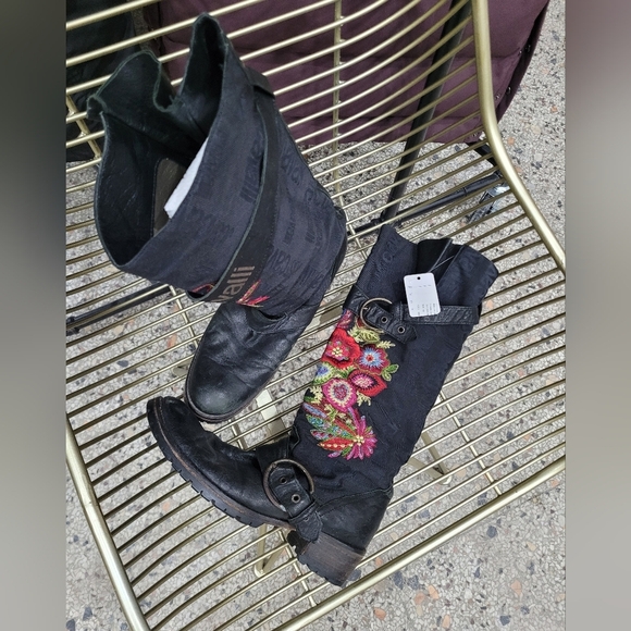 Just Cavalli Shoes - Just Cavalli black leather embroidered boots